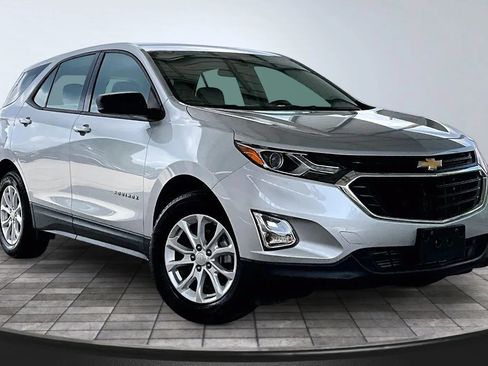 Used 2018 Chevrolet Equinox LS FWD image 3