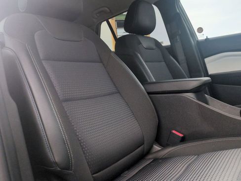 Used 2025 Chevrolet Trax LT w/ LT Convenience Package FWD image 31