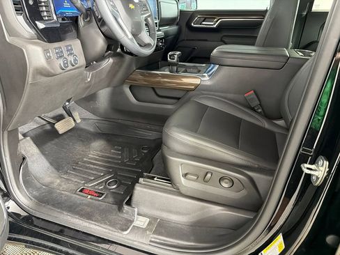 Used 2023 Chevrolet Silverado 1500 LT w/ Z71 Off-Road Package AWD/4WD image 9