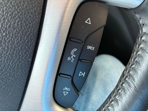 Used 2011 GMC Acadia SLE FWD image 18