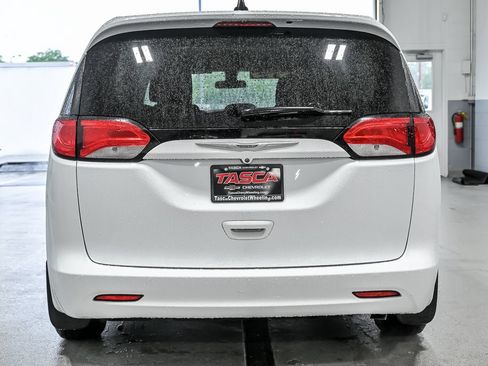 Used 2021 Chrysler Voyager LX FWD image 9