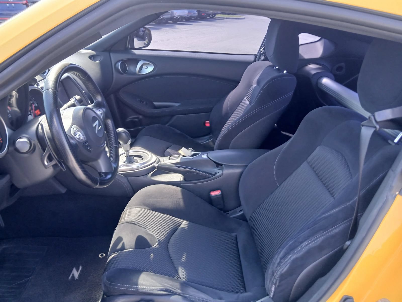 Used 2017 Nissan 370Z Coupe RWD image 9