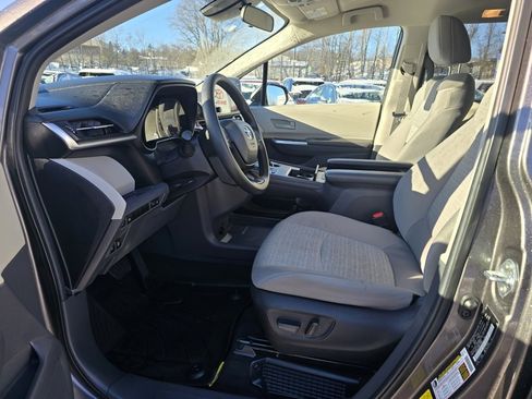 Used 2024 Toyota Sienna LE image 15