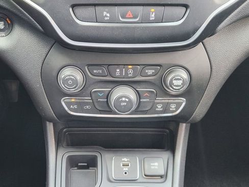 Certified 2021 Jeep Cherokee Latitude Plus FWD image 17