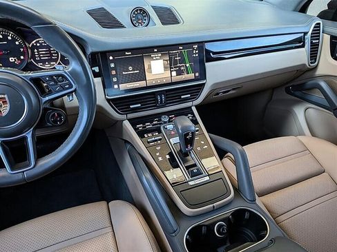 Used 2023 Porsche Cayenne w/ Premium Package AWD/4WD image 23