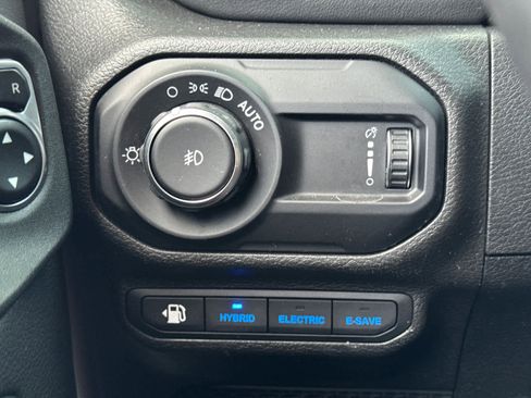 Used 2023 Jeep Wrangler Unlimited Sahara image 21