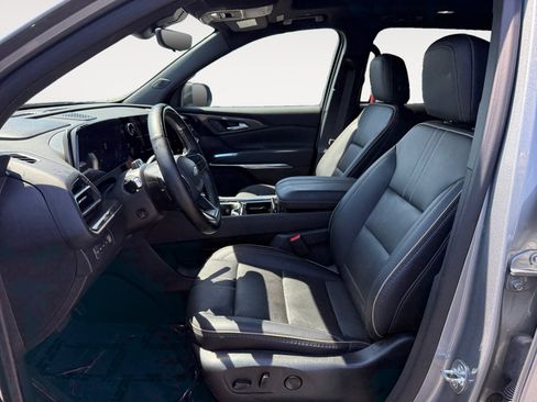 Used 2025 Chevrolet Traverse High Country w/ LPO, Floor Liner Package AWD/4WD image 10