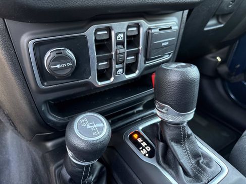 Used 2025 Jeep Wrangler Unlimited Sport AWD/4WD image 26