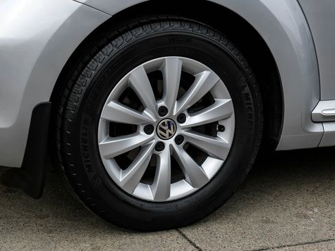 Used 2013 Volkswagen Beetle 2.5 image 42