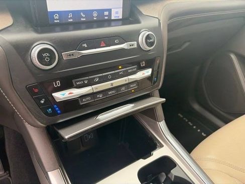 Used 2020 Ford Explorer Platinum w/ Premium Technology Package AWD/4WD image 26