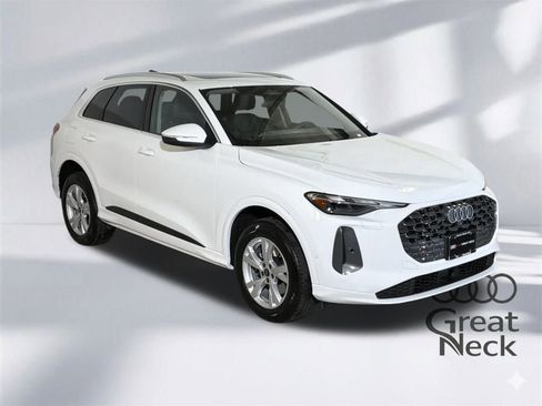 Certified 2025 Audi Q5 Premium w/ Convenience Package image 11