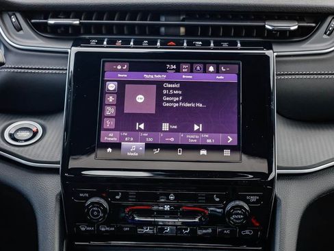 New 2025 Jeep Grand Cherokee L Altitude image 15