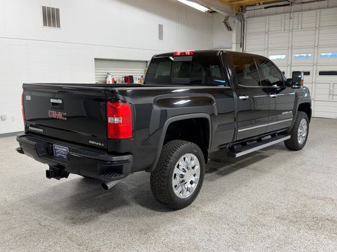Used 2016 GMC Sierra 2500 Denali w/ Suspension Package, Off-Road image 4