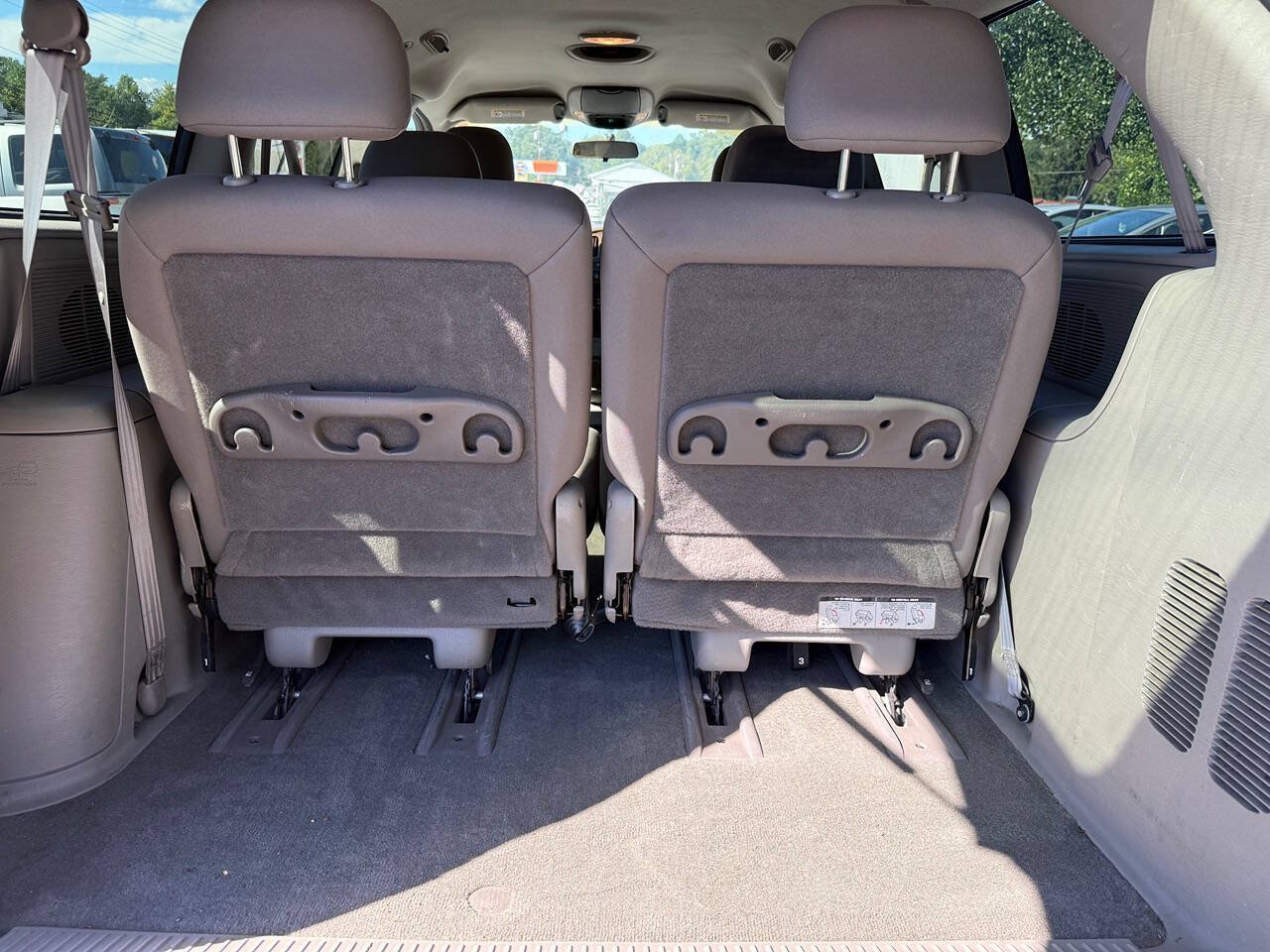 Used 2002 Chrysler Town & Country eL FWD image 10