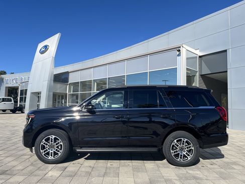 New 2025 Ford Expedition Active image 3