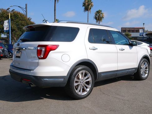 Used 2018 Ford Explorer Limited w/ Equipment Group 301A FWD image 6