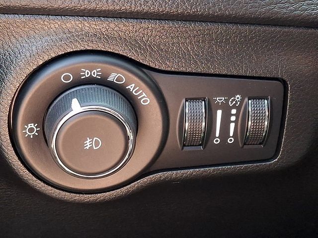 Used 2020 Jeep Compass Limited AWD/4WD image 25