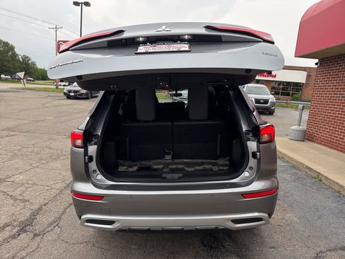 Used 2024 Mitsubishi Outlander SE image 15