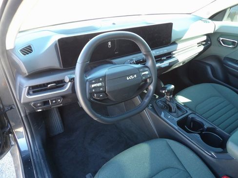 Used 2025 Kia K4 EX image 13