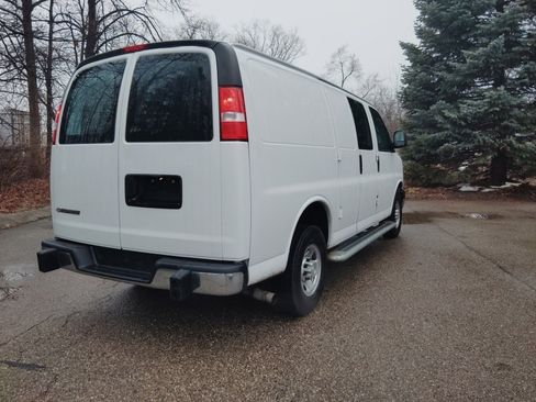 Used 2024 Chevrolet Express 2500 w/ Driver Convenience Package image 5