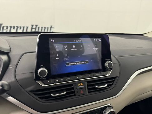 Used 2022 Nissan Altima 2.5 SV w/ SV Premium Package image 14