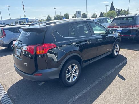 Used 2015 Toyota RAV4 XLE AWD/4WD image 6