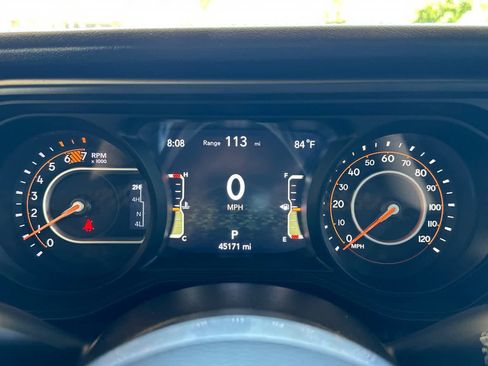 Used 2024 Jeep Wrangler Sahara image 23