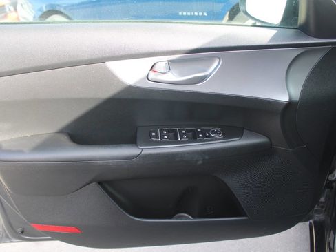 Used 2022 Kia Forte LXS image 11