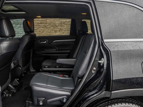 Used 2019 Toyota Highlander Limited image 21