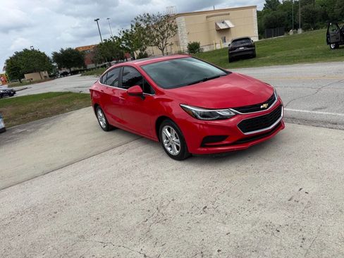 Used 2017 Chevrolet Cruze LT FWD image 4