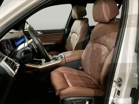 Used 2025 BMW X7 xDrive40i w/ M Sport Package AWD/4WD image 8