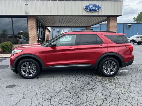 Used 2022 Ford Explorer XLT w/ Equipment Group 202A image 1