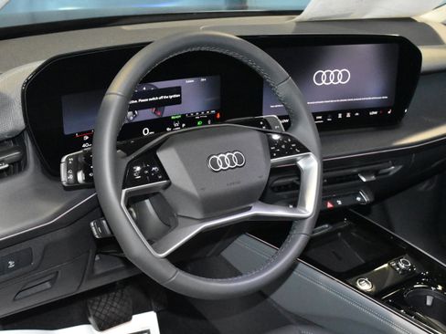 New 2026 Audi Q3 quattro 2.0T AWD/4WD image 2