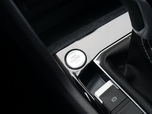 Used 2024 Volkswagen Taos SEL image 29