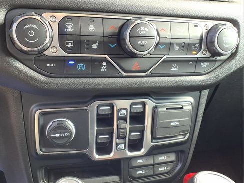 Used 2024 Jeep Wrangler Unlimited w/ Convenience Group AWD/4WD image 23