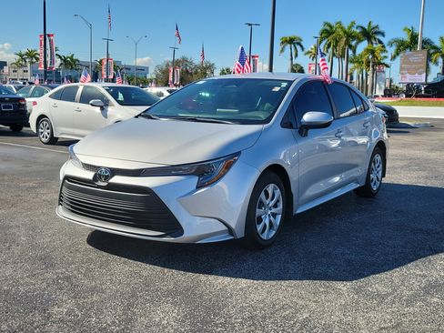 Used 2023 Toyota Corolla LE image 6