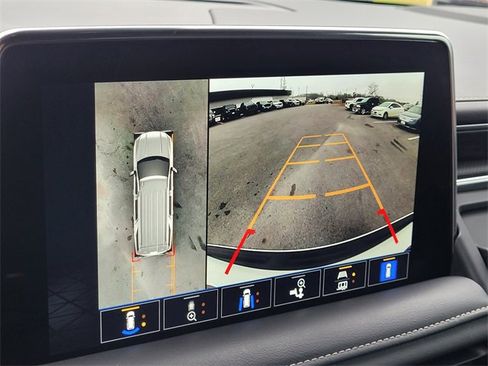 Used 2023 GMC Yukon XL SLT w/ SLT Premium Package image 16