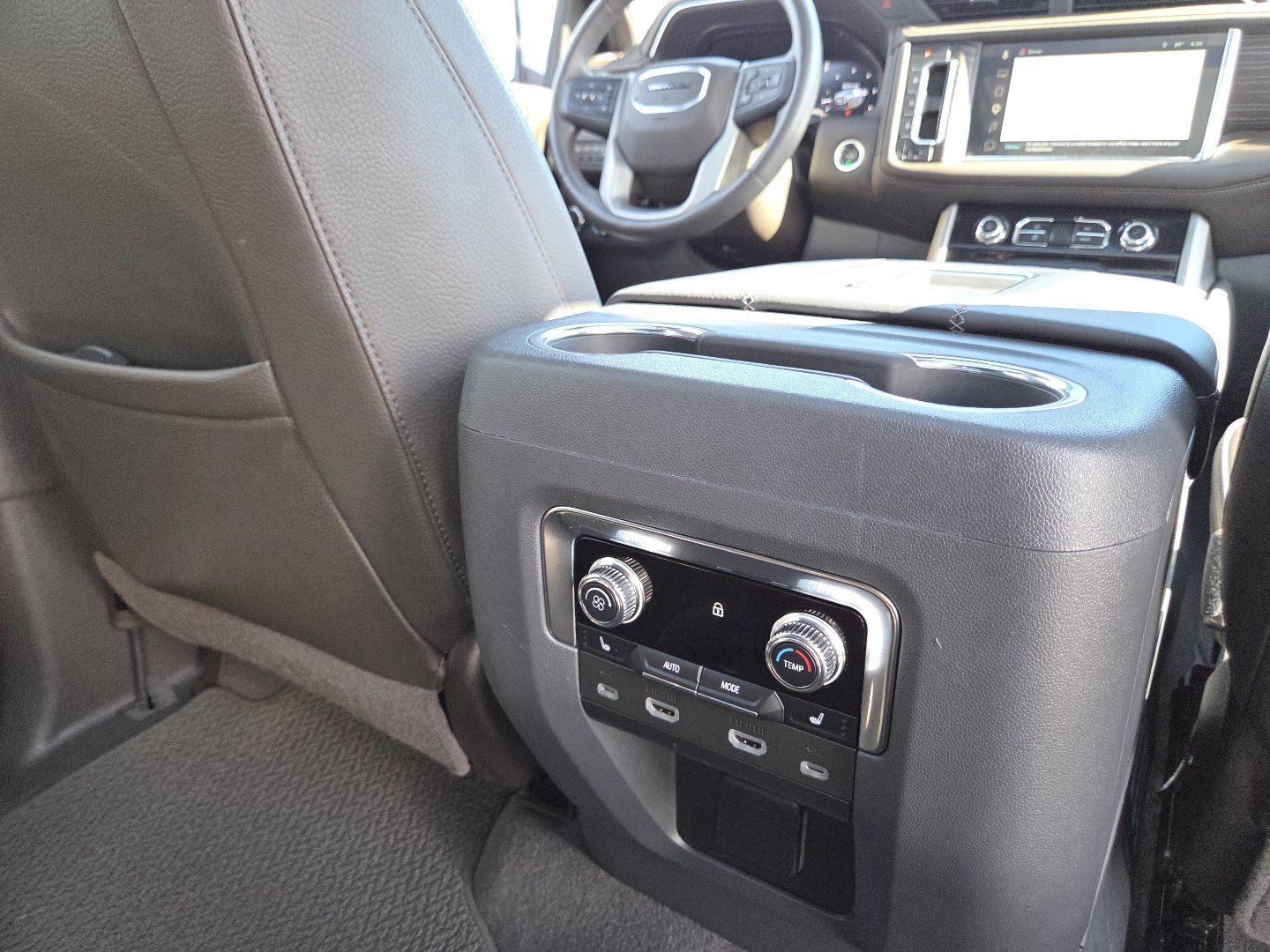 Used 2023 GMC Yukon XL Denali w/ Advanced Technology Package AWD/4WD image 30