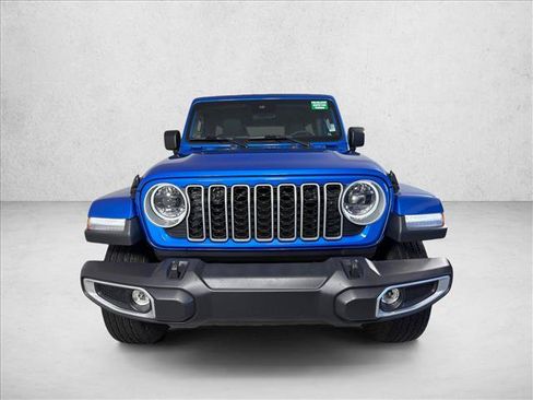 Used 2025 Jeep Wrangler Unlimited Sahara AWD/4WD image 8