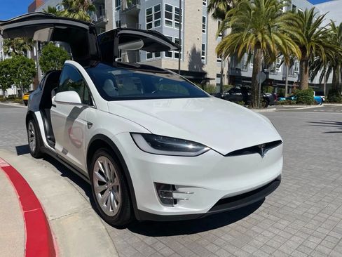 Used 2018 Tesla Model X 100D AWD/4WD image 4
