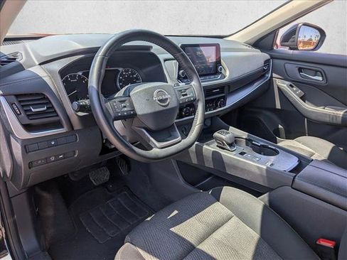 Used 2025 Nissan Rogue SV FWD image 9