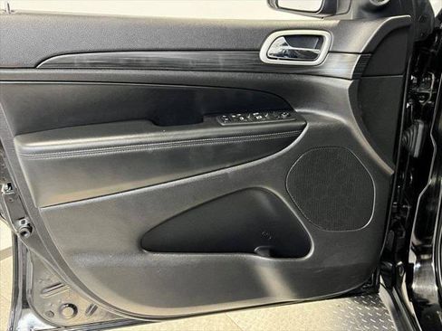 Certified 2020 Jeep Grand Cherokee Laredo image 30