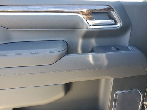 New 2025 GMC Sierra 1500 Elevation image 13