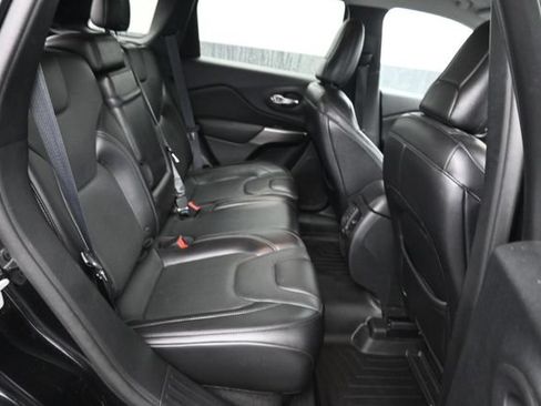 Used 2019 Jeep Cherokee Limited AWD/4WD image 8
