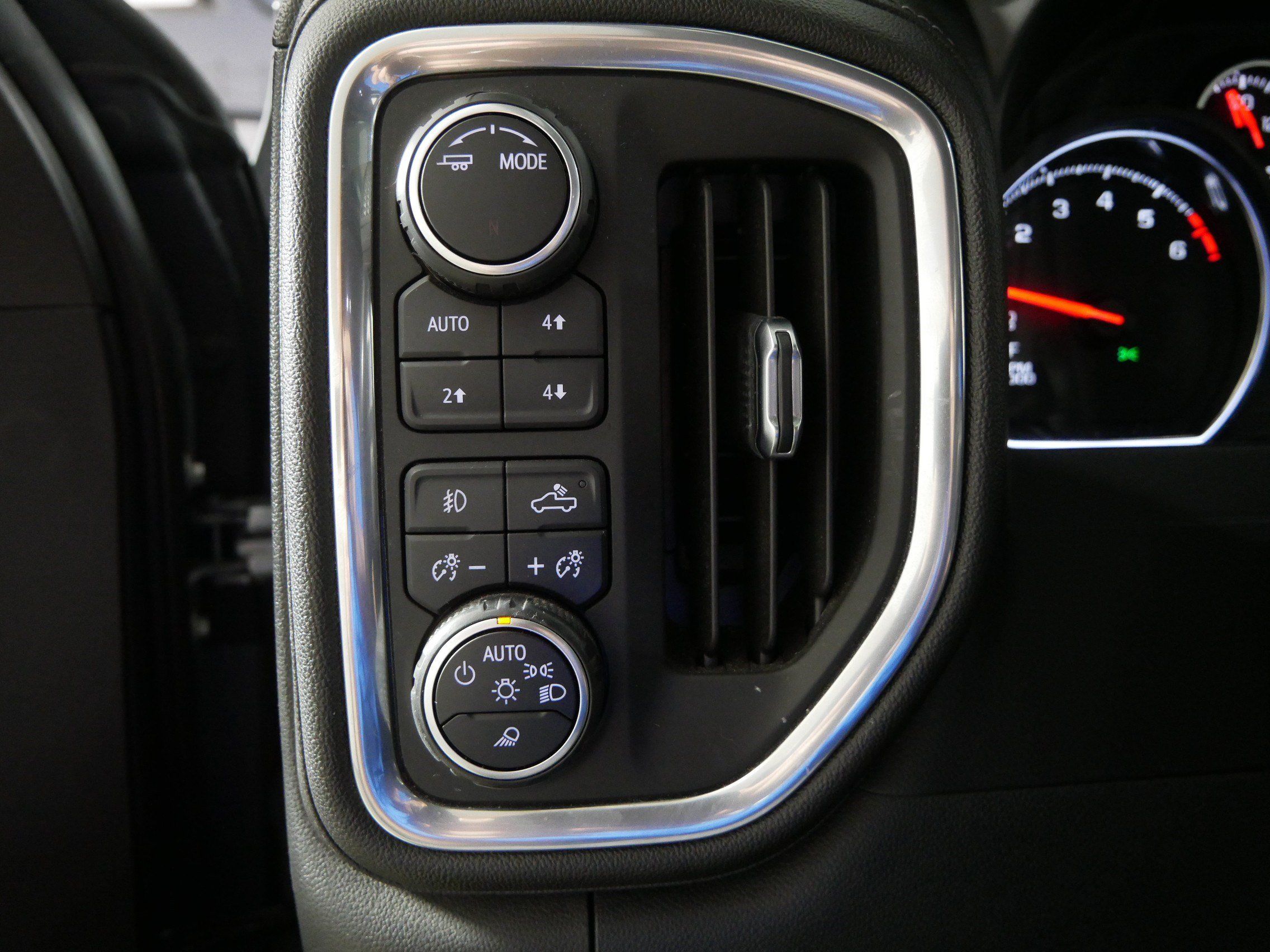 Certified 2021 Chevrolet Silverado 1500 LT Trail Boss w/ Convenience Package II AWD/4WD image 26