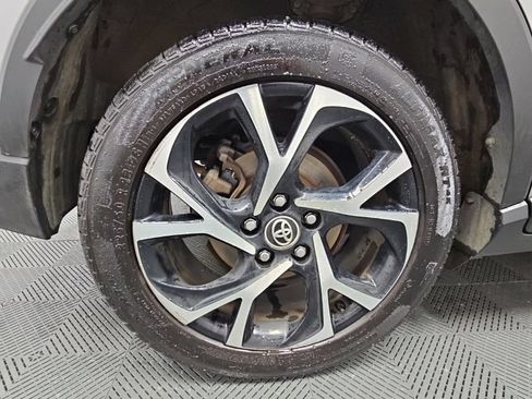 Used 2018 Toyota C-HR XLE FWD image 43