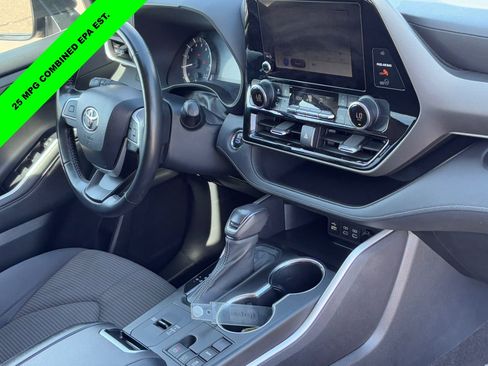 Used 2023 Toyota Highlander LE image 9