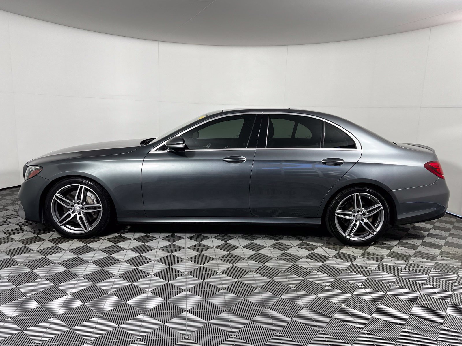 Used 2017 Mercedes-Benz E 300 image 8
