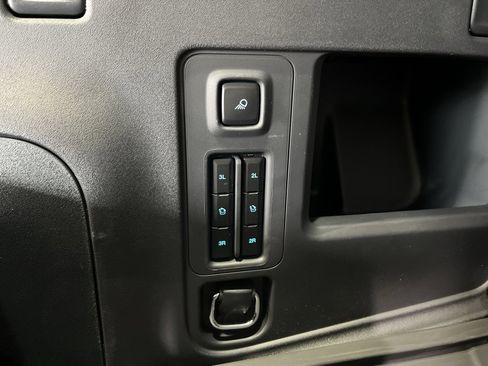 Used 2025 Ford Expedition Platinum image 13