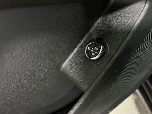 Used 2023 Chevrolet Traverse LT image 26